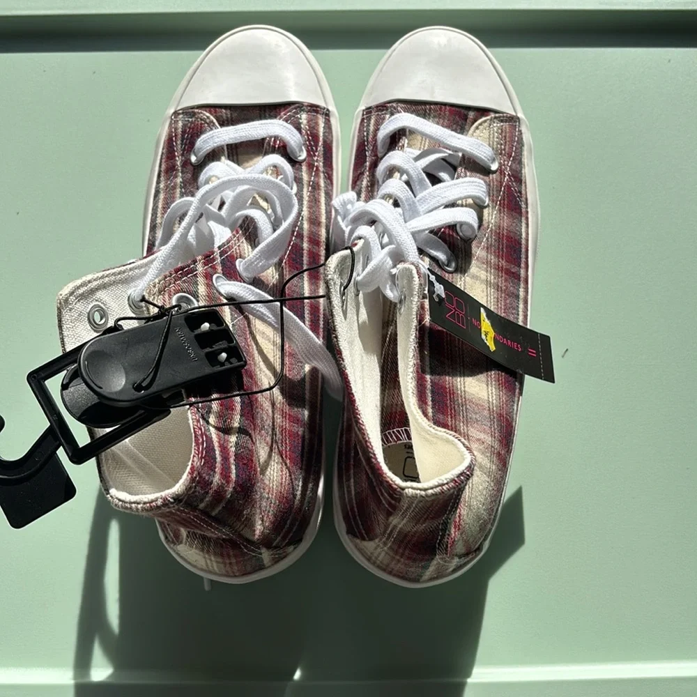 Women’s Plaid Sneaker - Picture 3 of 5